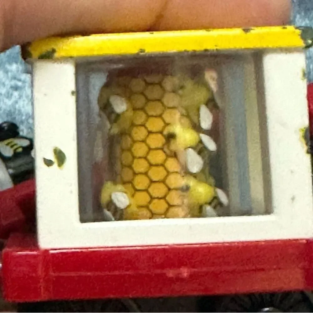 Thomas & Friends James & Bee Car  metal Red and Yellow Train Engine